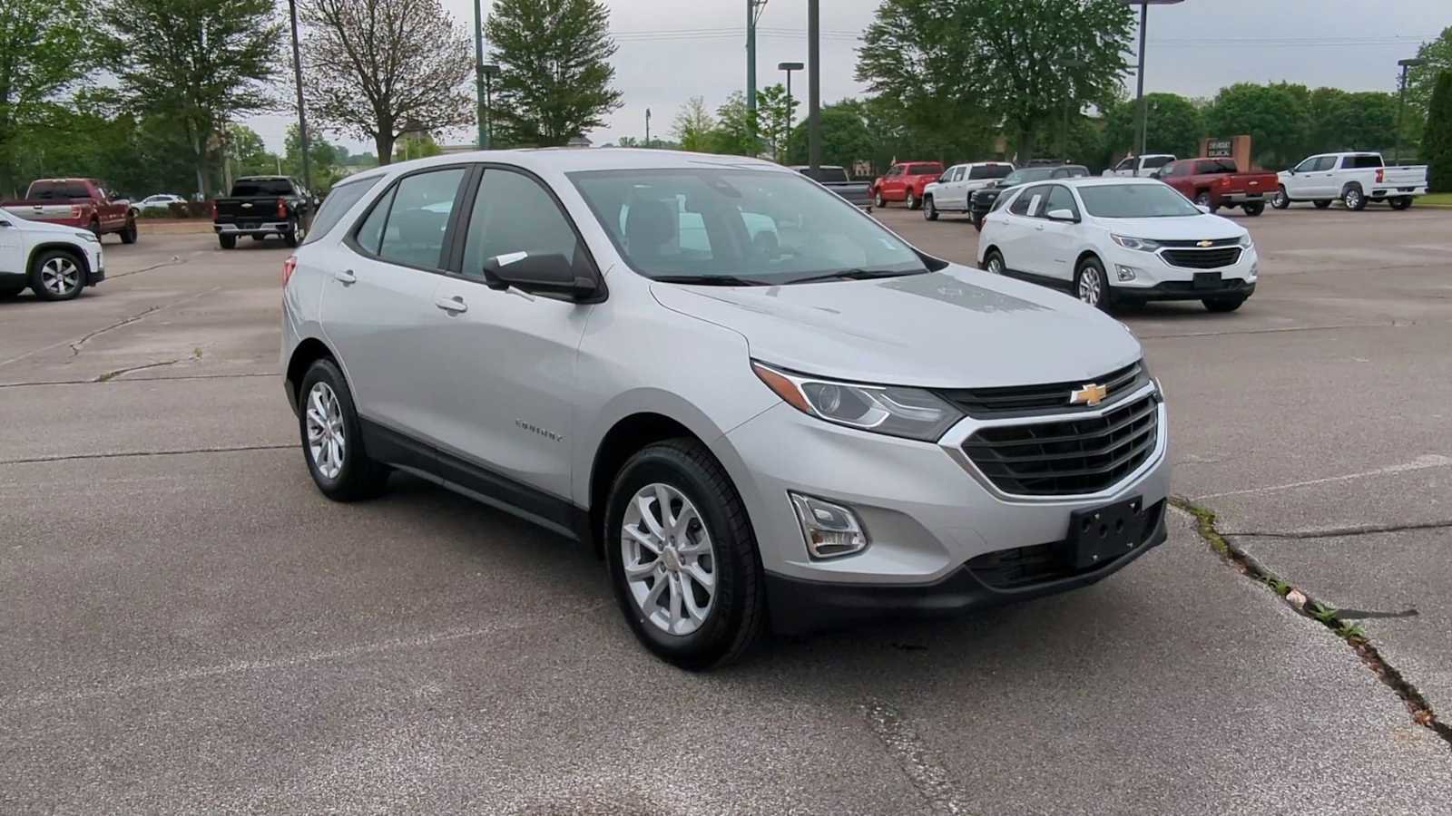 Used 2020 Chevrolet Equinox LS image 2