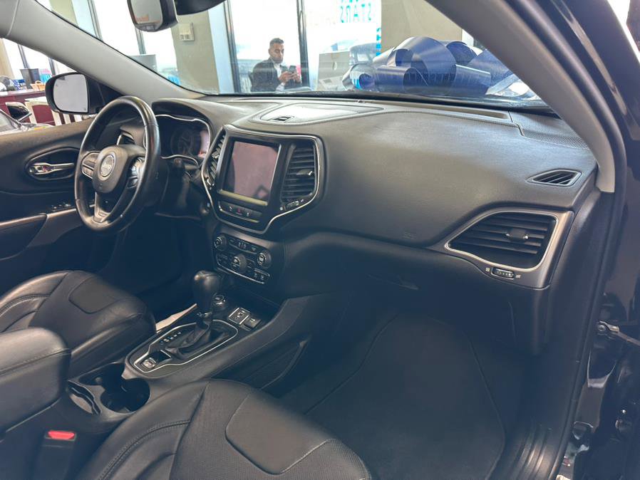 Used 2021 Jeep Cherokee Latitude Lux w/ Sun & Sound Group AWD/4WD image 34
