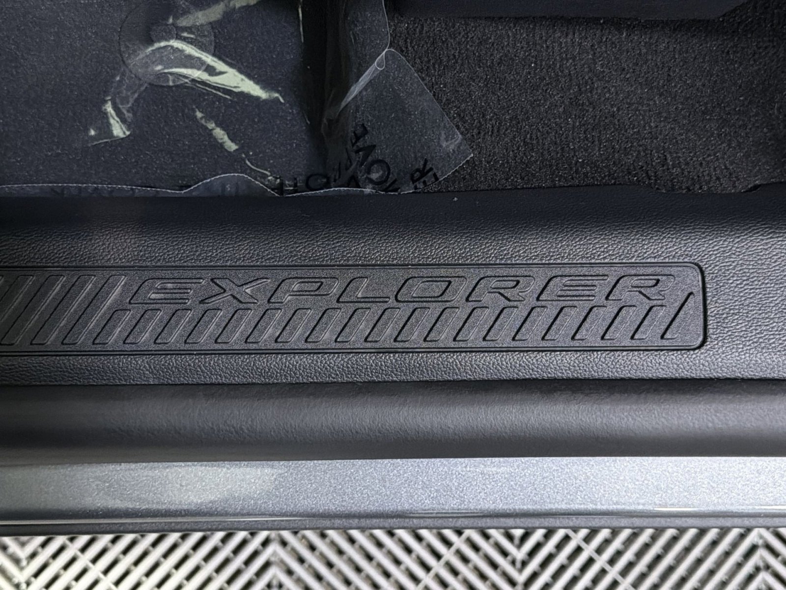 Used 2026 Ford Explorer Active AWD/4WD image 18