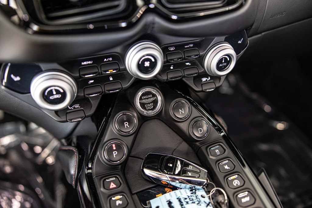 Used 2019 Aston Martin V8 Vantage Coupe RWD image 26