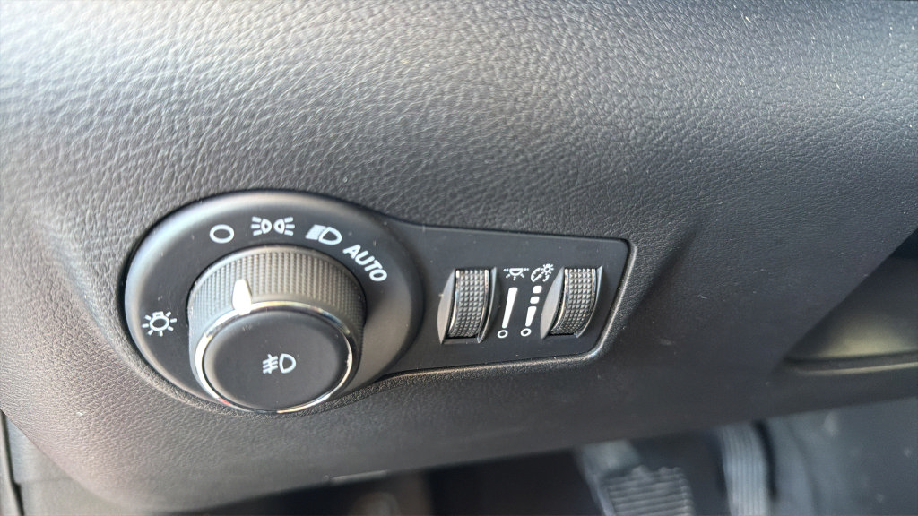 Used 2024 Jeep Compass Latitude AWD/4WD image 20
