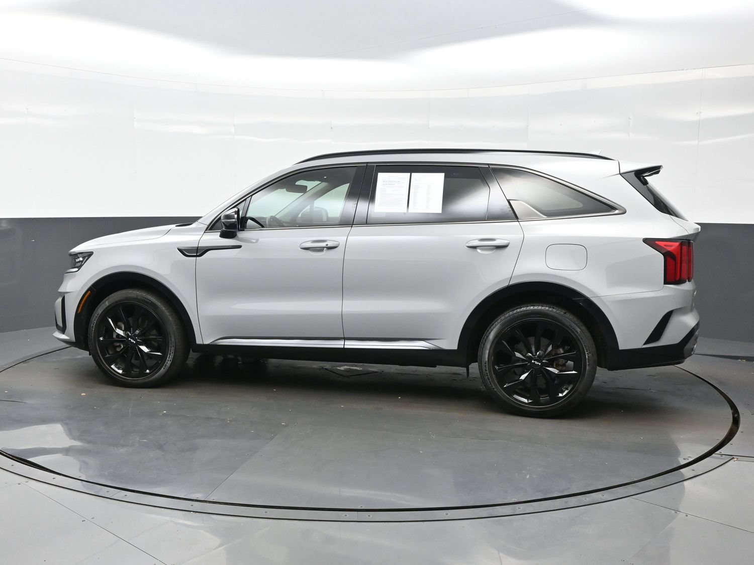 Used 2023 Kia Sorento SX FWD image 3