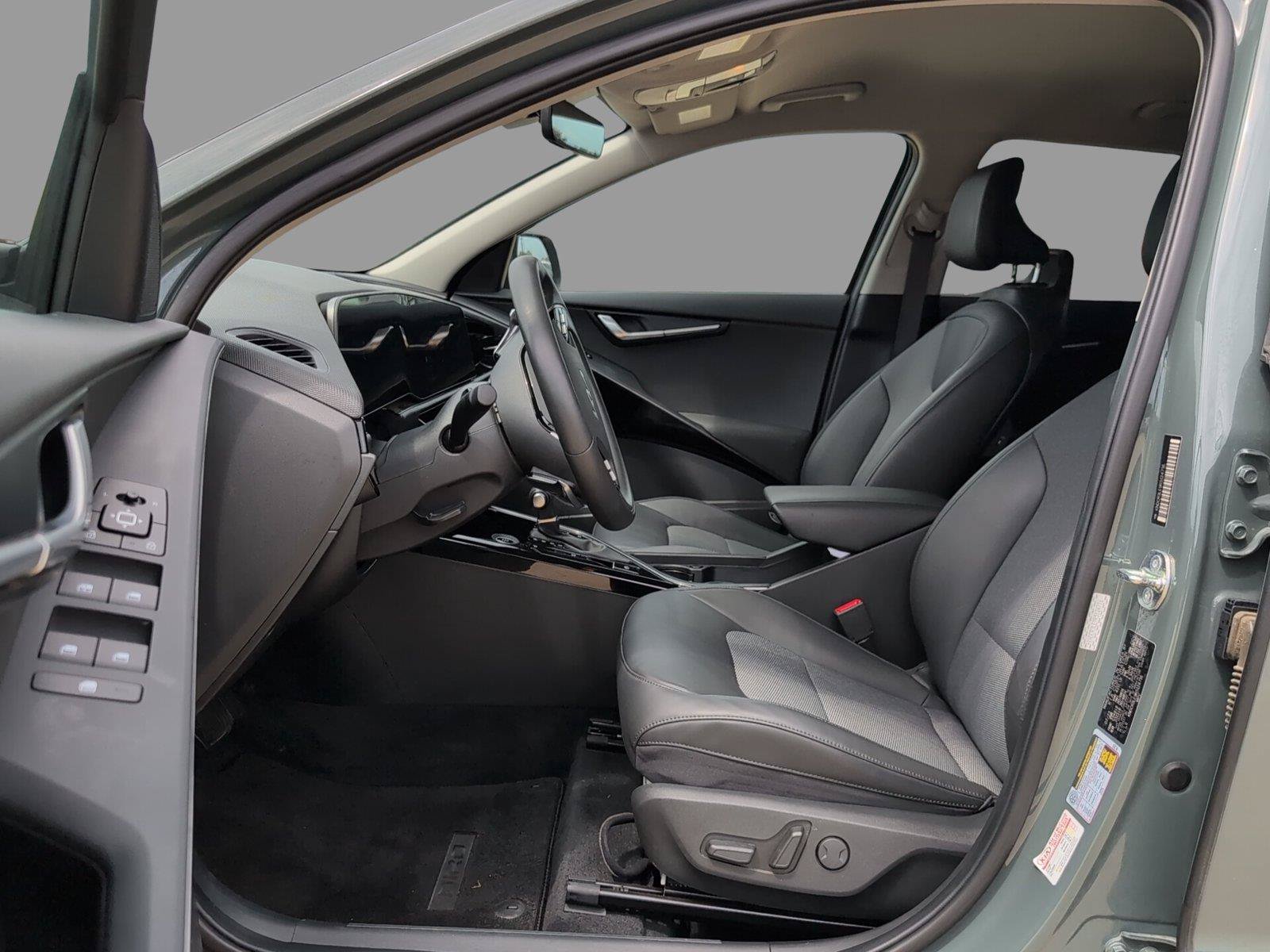 Used 2024 Kia Niro EX FWD image 18
