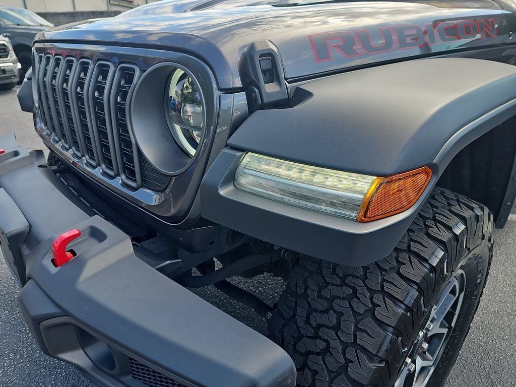 Used 2025 Jeep Wrangler Unlimited Rubicon AWD/4WD image 36