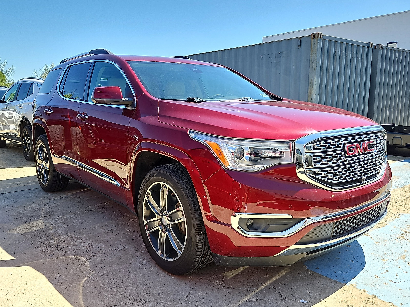 Used 2017 GMC Acadia Denali w/ Technology Package AWD/4WD image 1