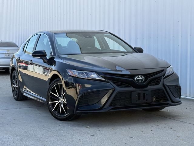 Used 2024 Toyota Camry SE image 2