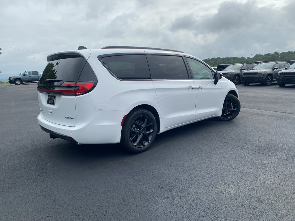 New 2027 Chrysler Pacifica Limited w/ S Appearance Package FWD image 6