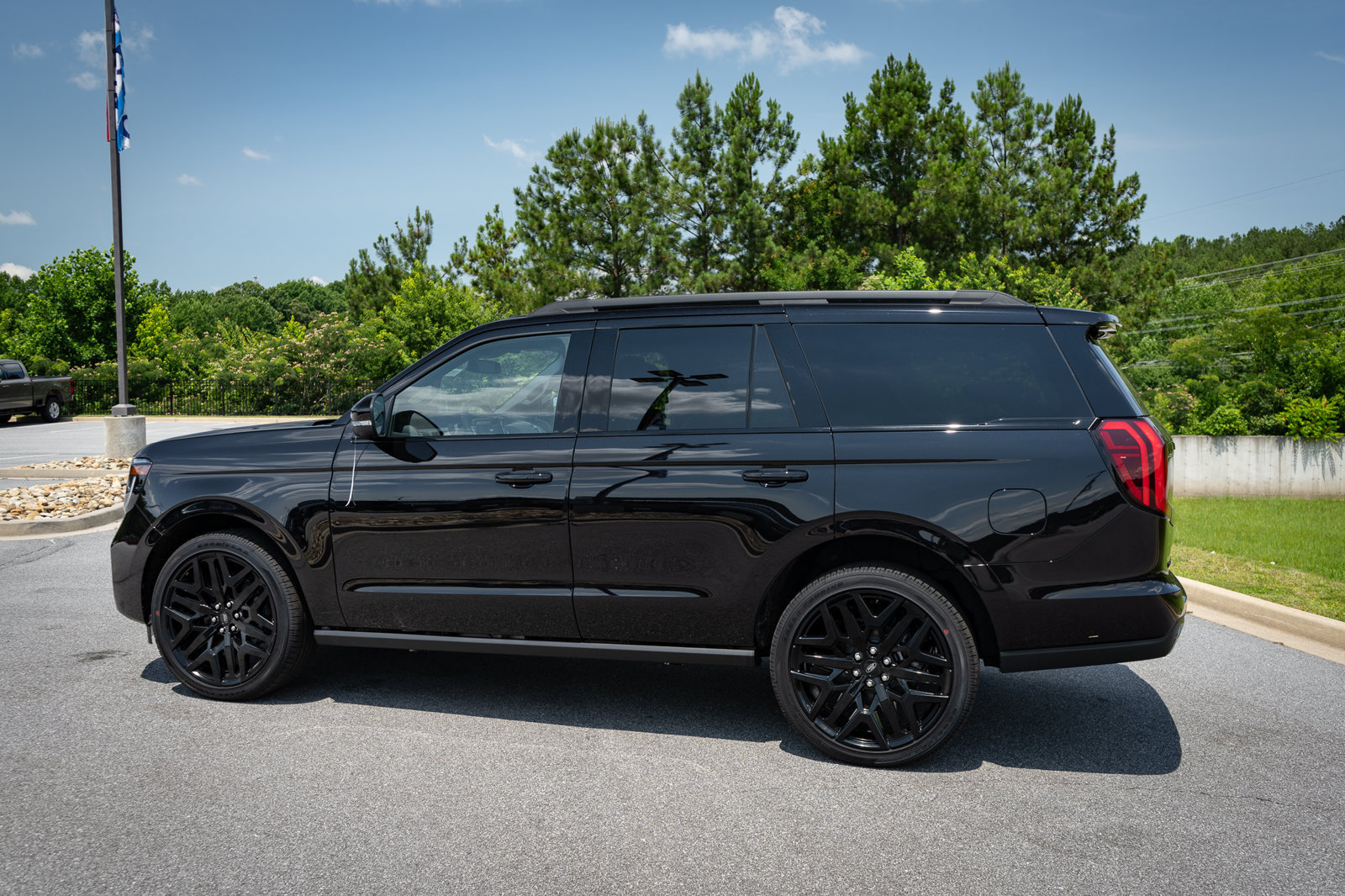 New 2026 Ford Expedition Platinum w/ Stealth Performance Package AWD/4WD image 14