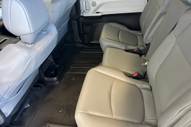 Certified 2026 Toyota Sienna XLE FWD image 16