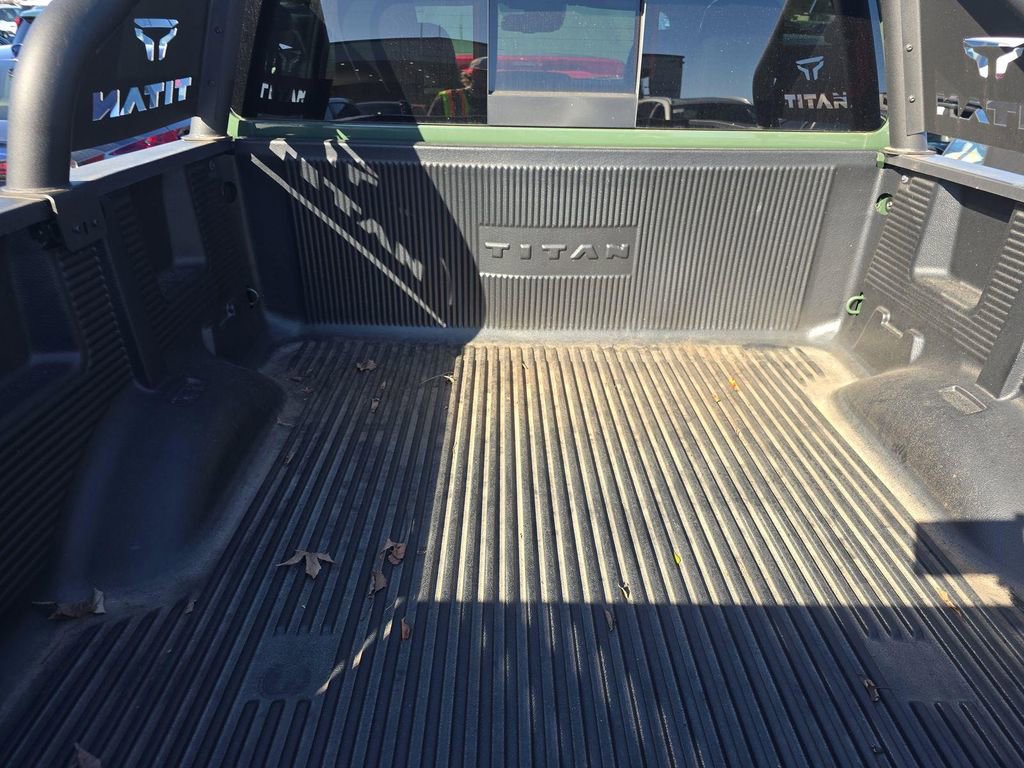 Used 2024 Nissan Titan SV w/ SV Bronze Edition Package image 9