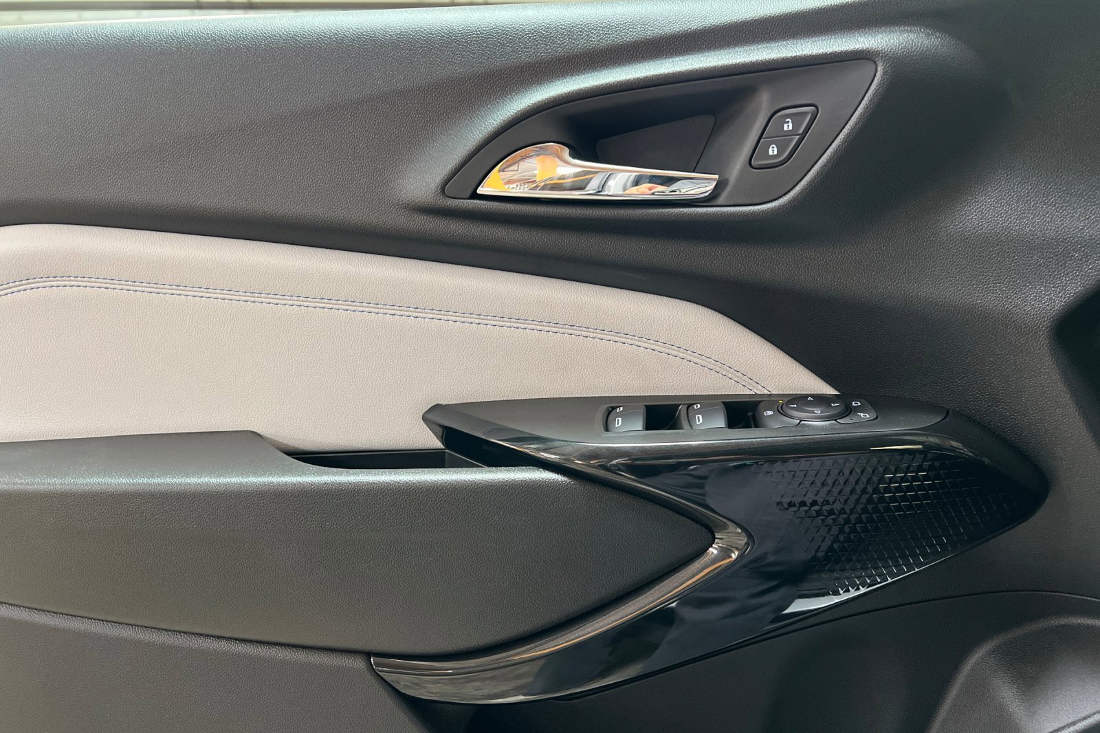 New 2026 Chevrolet Trax LT w/ LT Convenience Package image 11