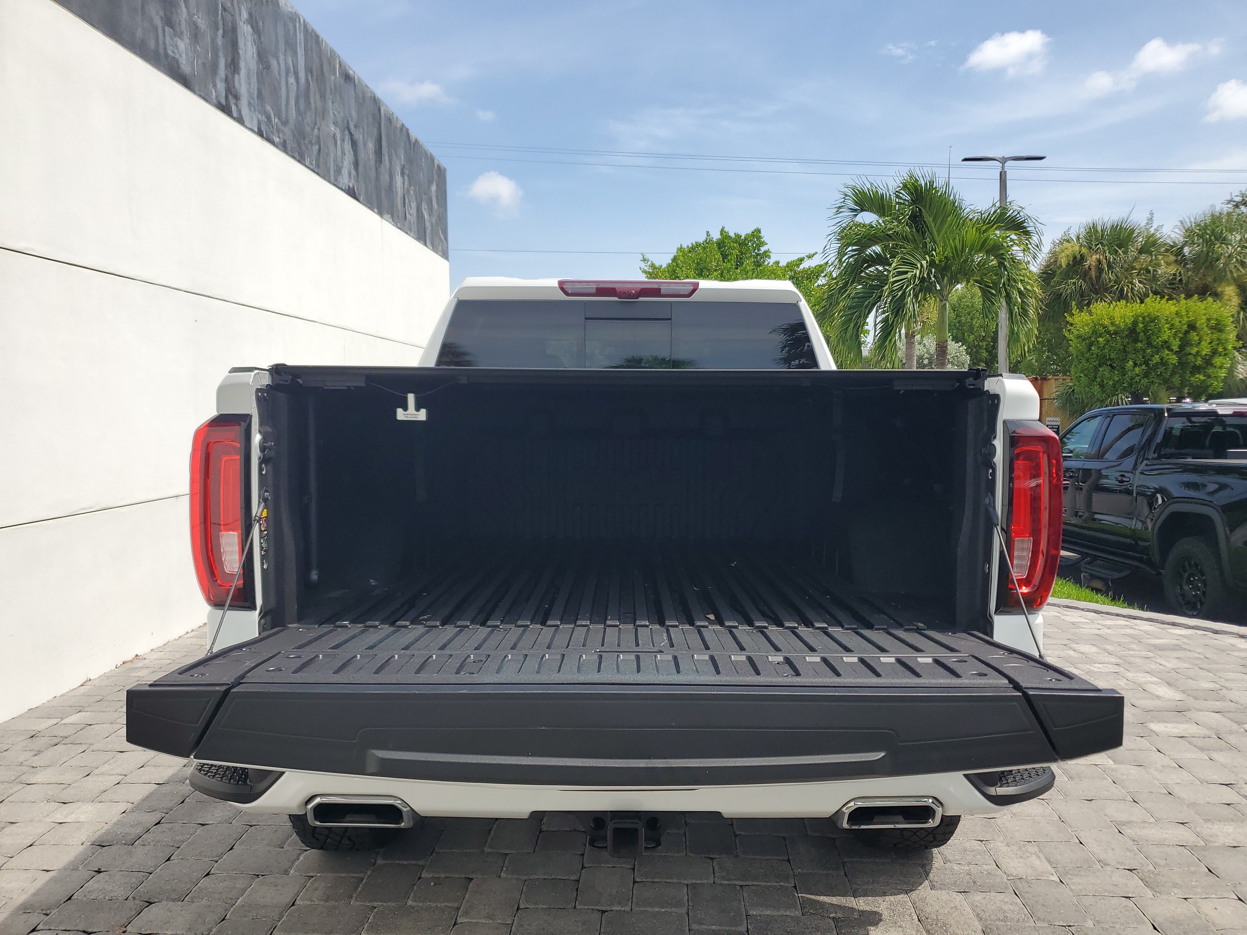 Used 2025 GMC Sierra 1500 AT4 w/ AT4 Premium Package AWD/4WD image 10