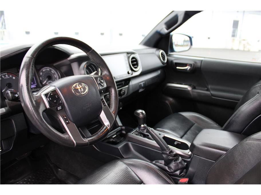 Used 2020 Toyota Tacoma TRD Sport w/ TRD Premium Sport Package image 9