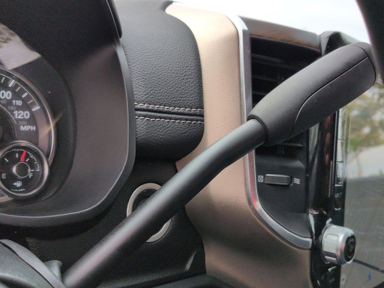 Used 2024 RAM 2500 Laramie AWD/4WD image 18