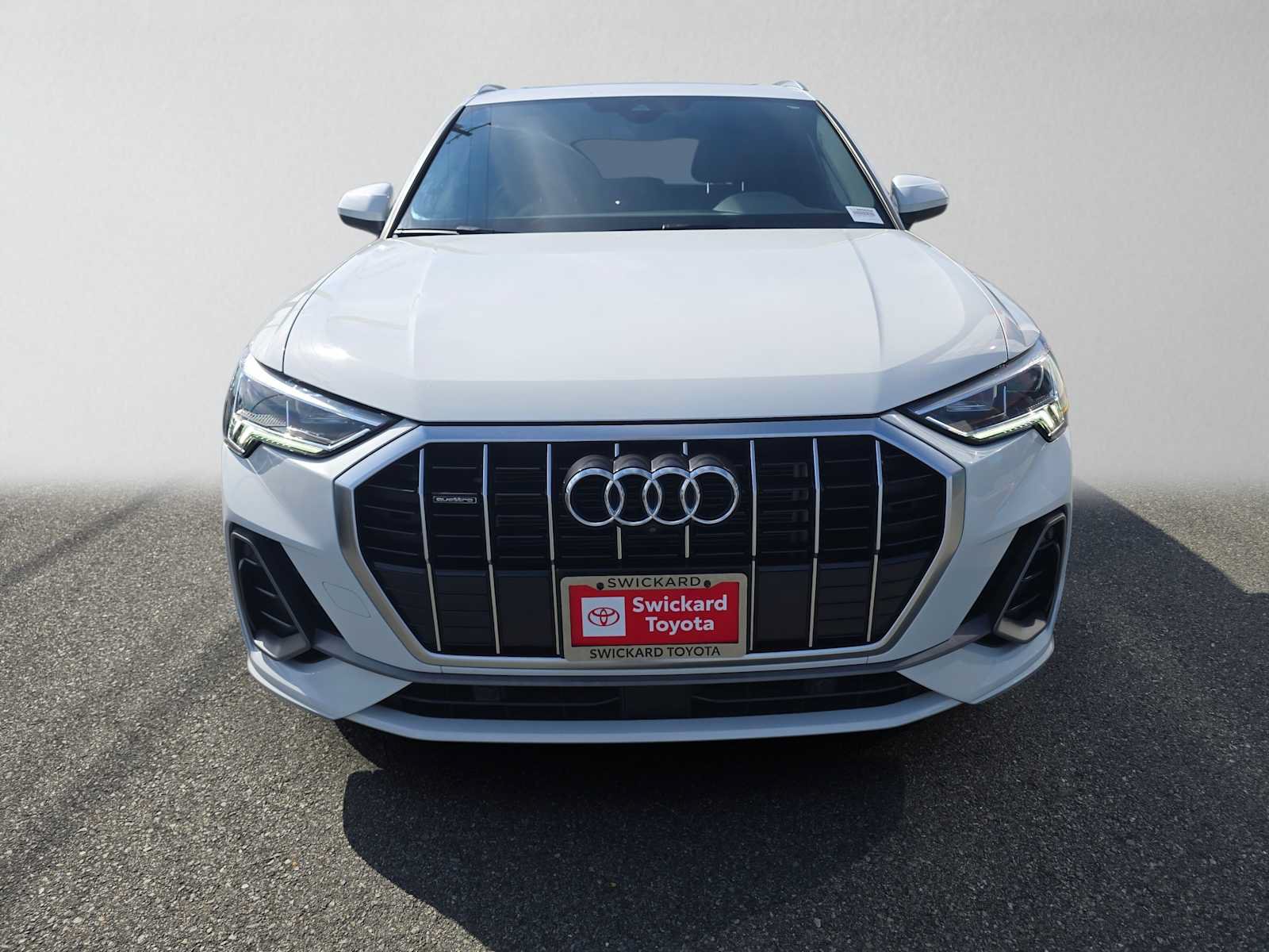 Used 2023 Audi Q3 2.0T Premium Plus w/ Premium Plus Package AWD/4WD image 8
