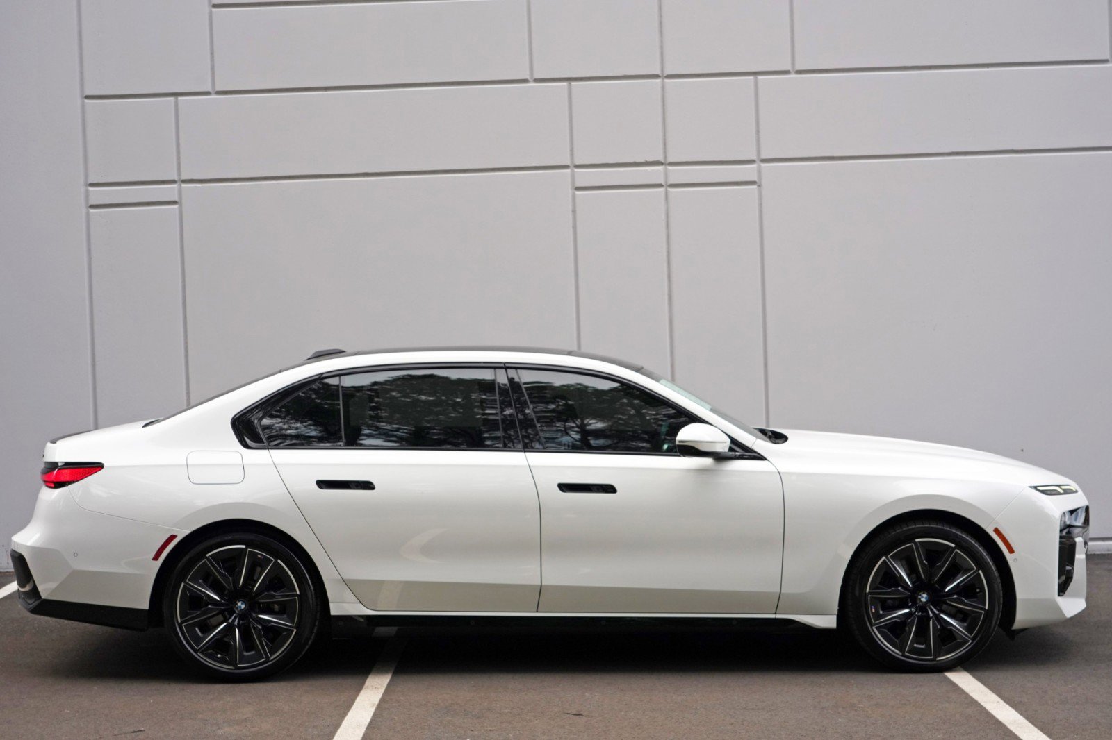 Used 2023 BMW 740i w/ Parking Assistance Package RWD image 63