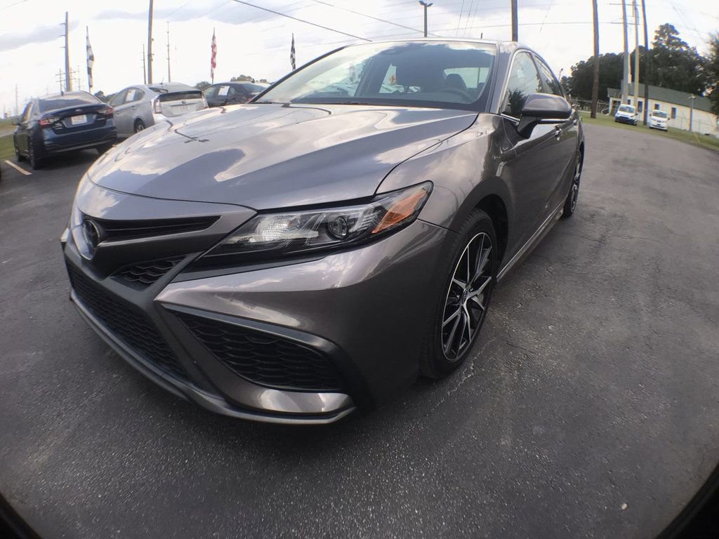 Used 2023 Toyota Camry SE image 1