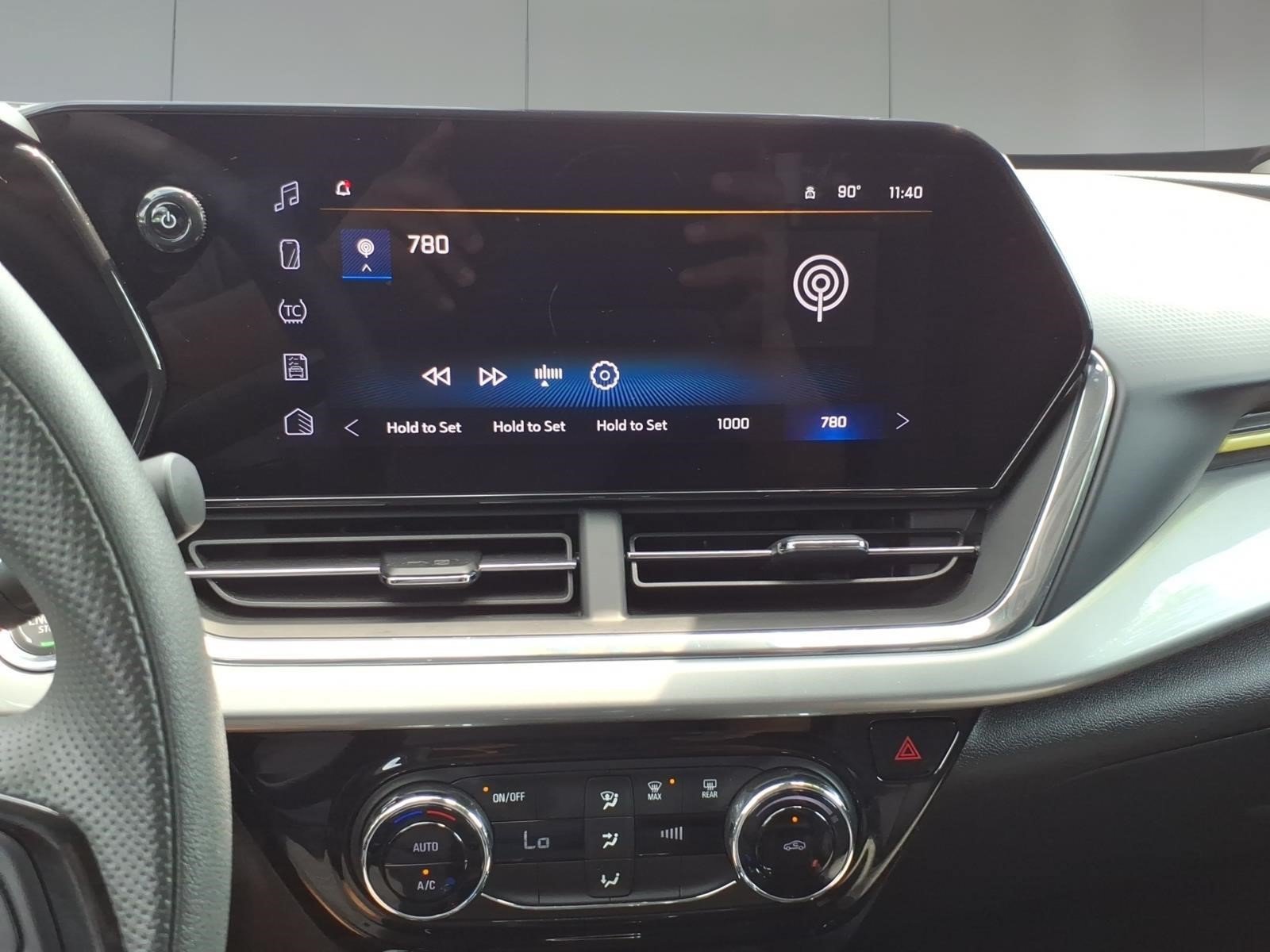 Used 2025 Chevrolet Trax LT FWD image 19