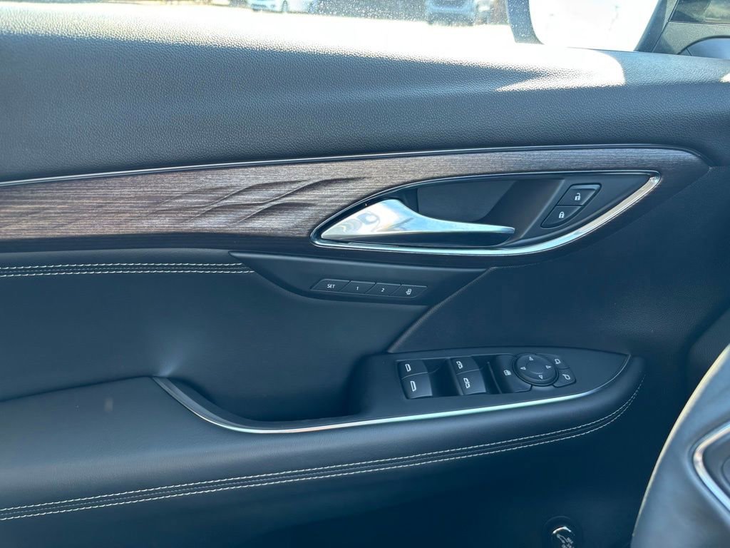 Used 2023 Buick Envision Avenir image 30
