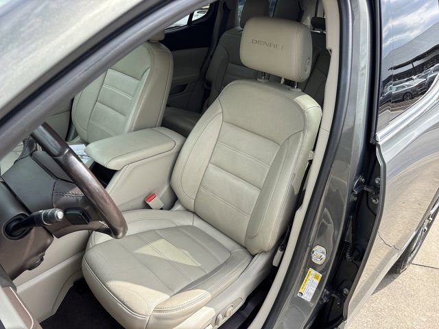 Used 2017 GMC Acadia Denali image 23