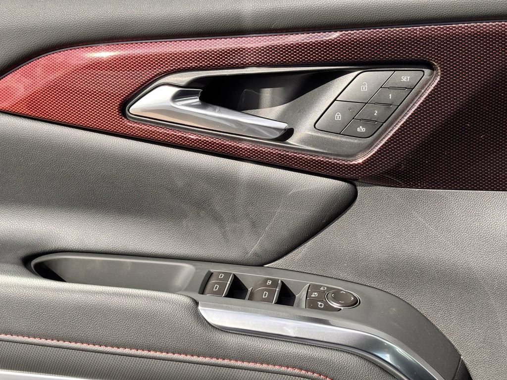 New 2026 Chevrolet Traverse RS w/ LPO, Floor Liner Package FWD image 22