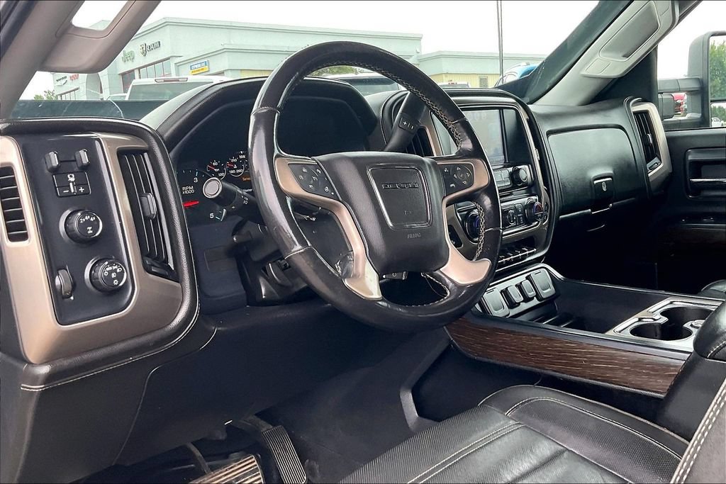 Used 2019 GMC Sierra 2500 Denali w/ Suspension Package, Off-Road AWD/4WD image 13