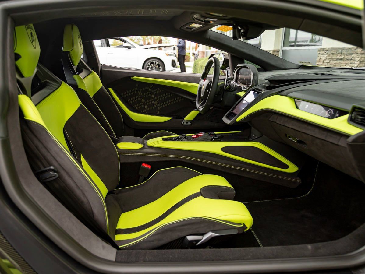 Used 2025 Lamborghini Revuelto image 23