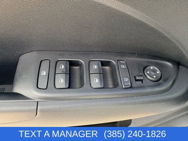 Used 2025 Hyundai Venue SE image 13