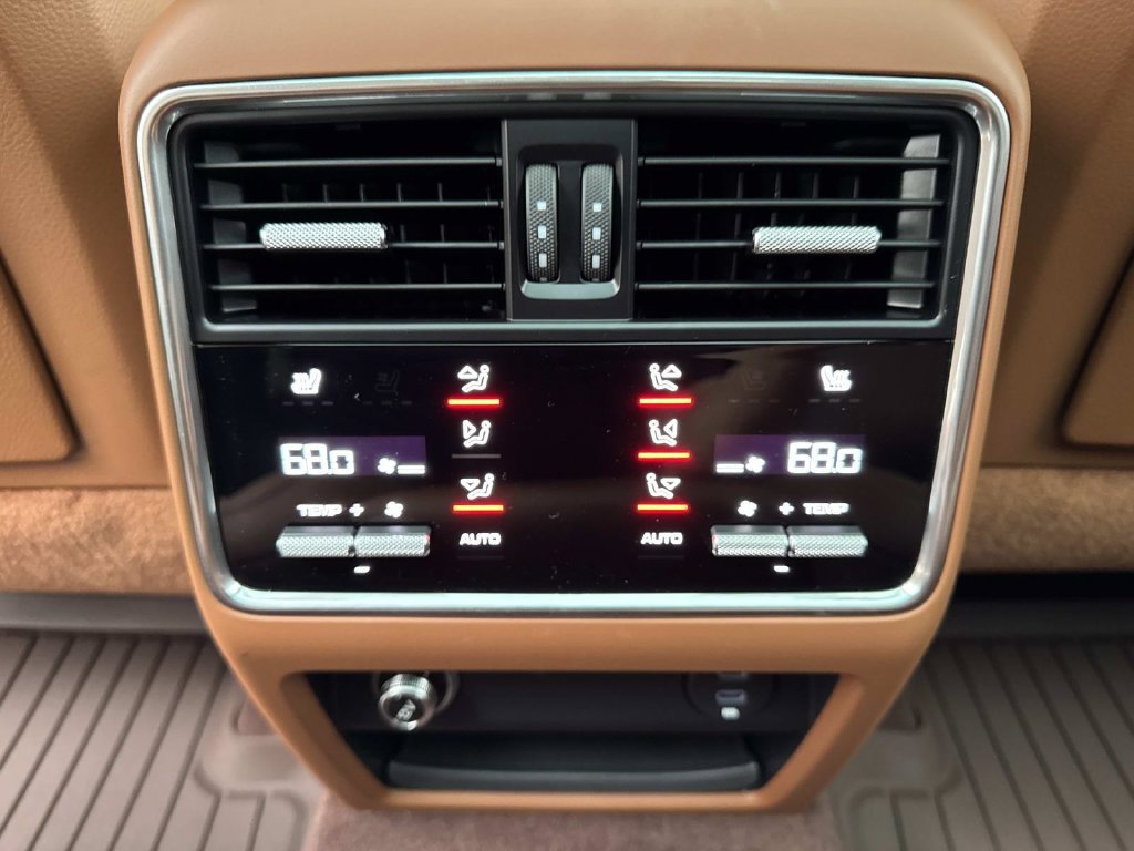 Certified 2023 Porsche Cayenne S Platinum AWD/4WD image 16