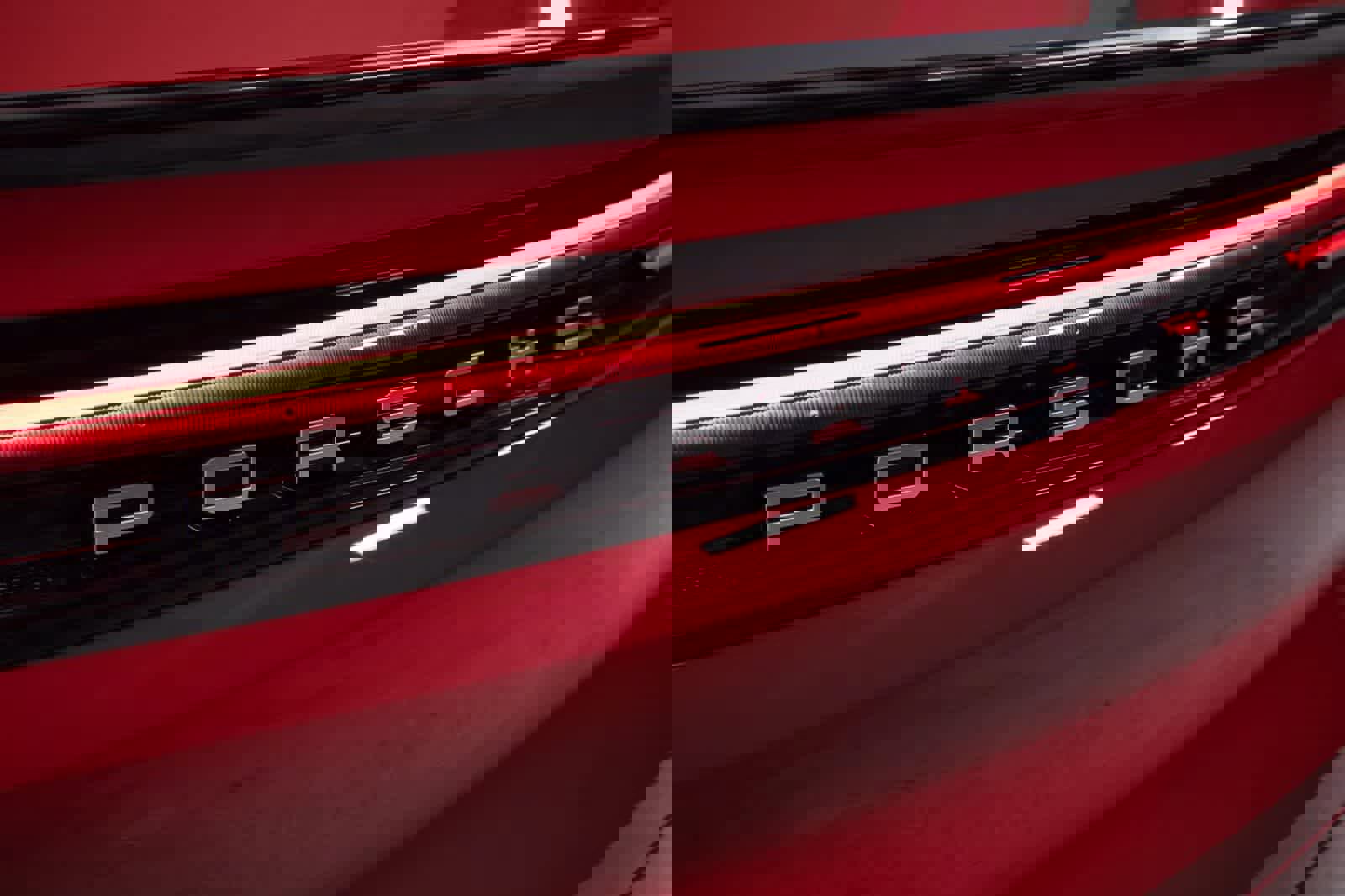 Certified 2025 Porsche Cayenne Coupe image 18