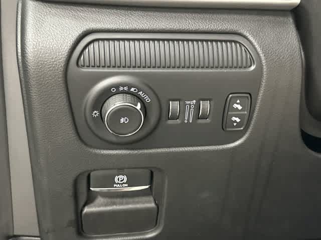 Used 2024 Jeep Wagoneer L Series II w/ Flexible Seating Group RWD image 19