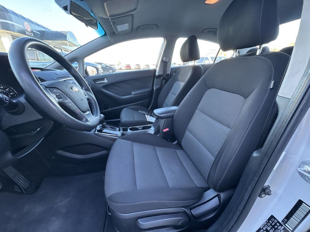 Used 2017 Kia Forte LX image 16