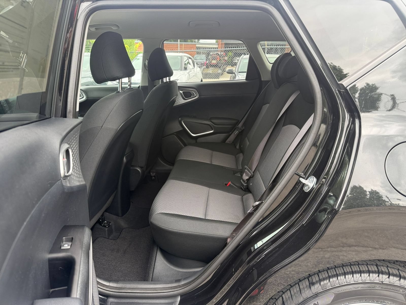 Used 2025 Kia Soul LX w/ LX Technology Package FWD image 23