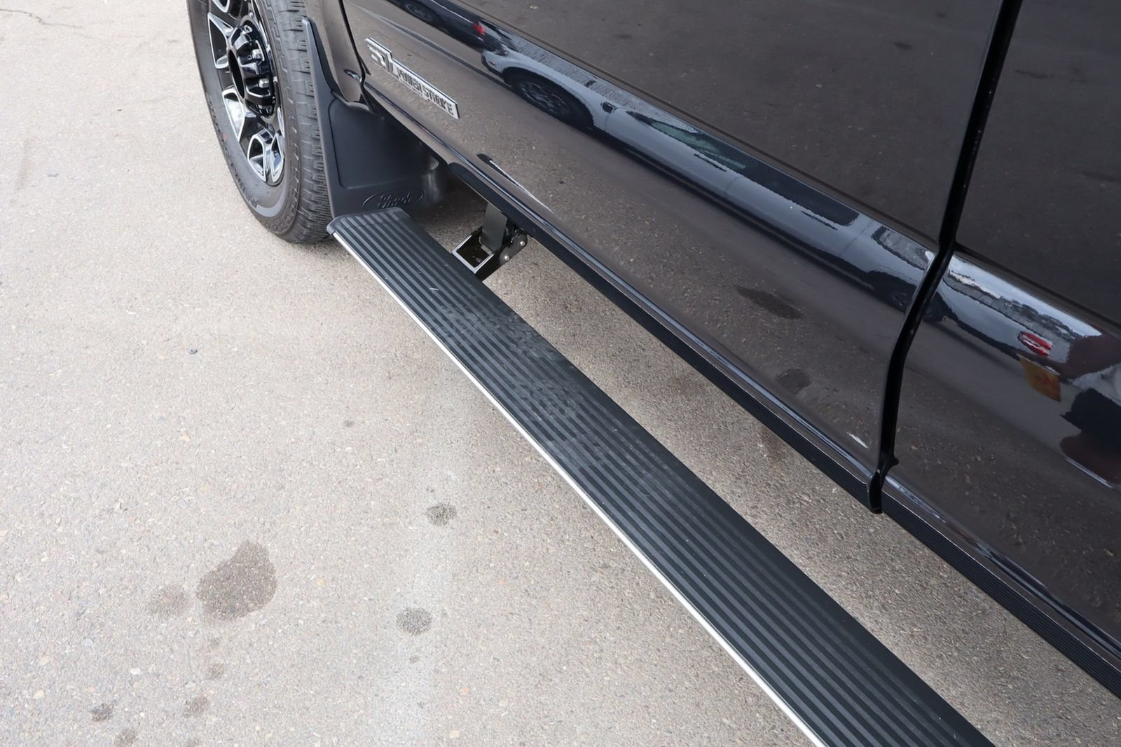 Used 2025 Ford F350 Platinum AWD/4WD image 17
