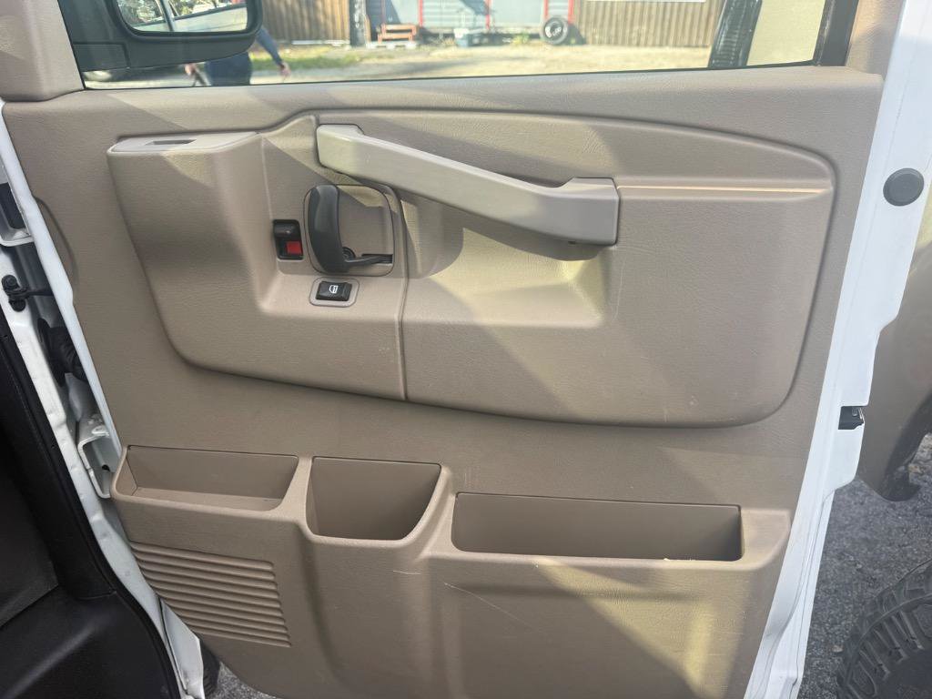 Used 2016 Chevrolet Express 2500 RWD image 25