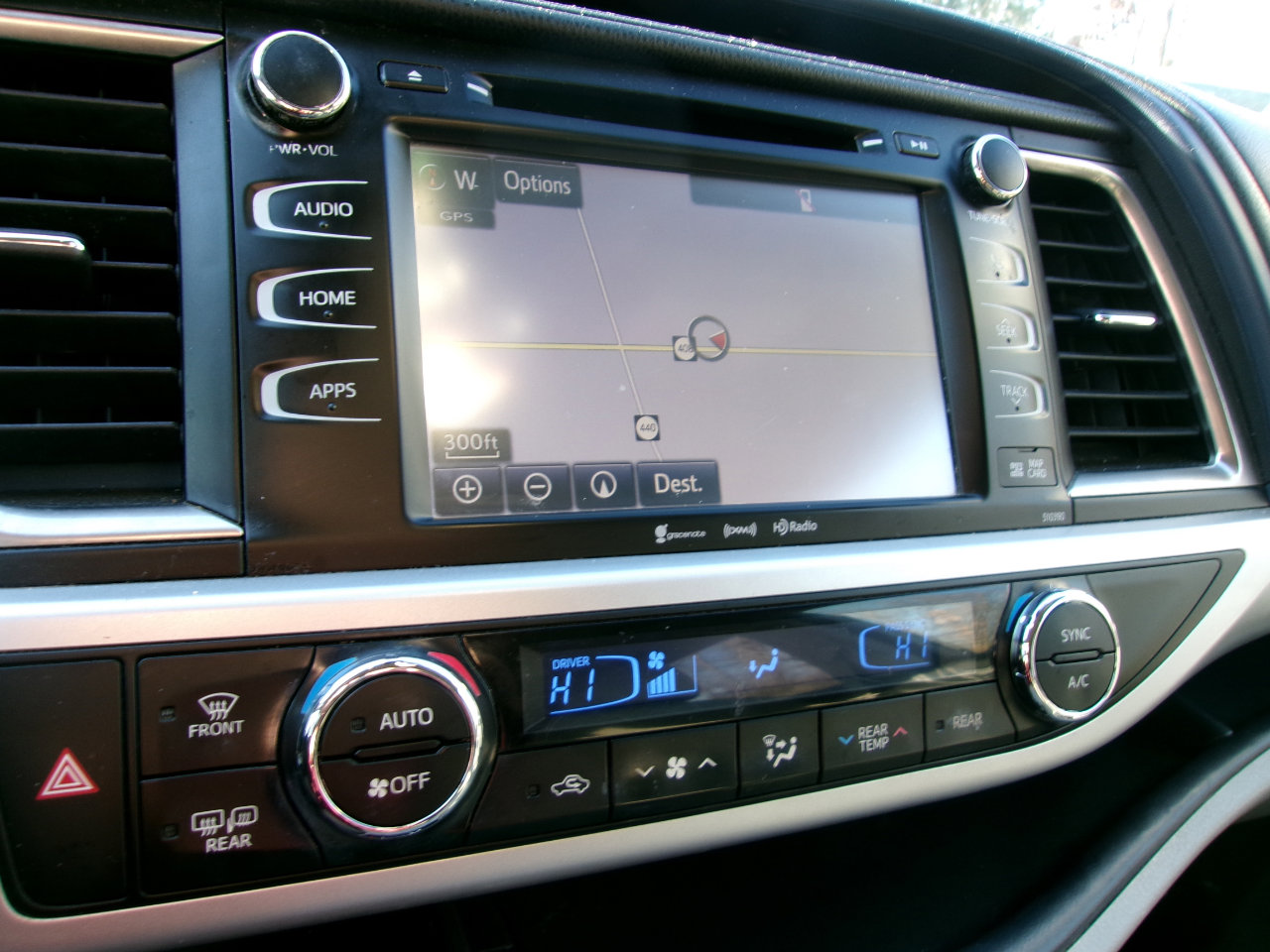 Used 2019 Toyota Highlander XLE image 2