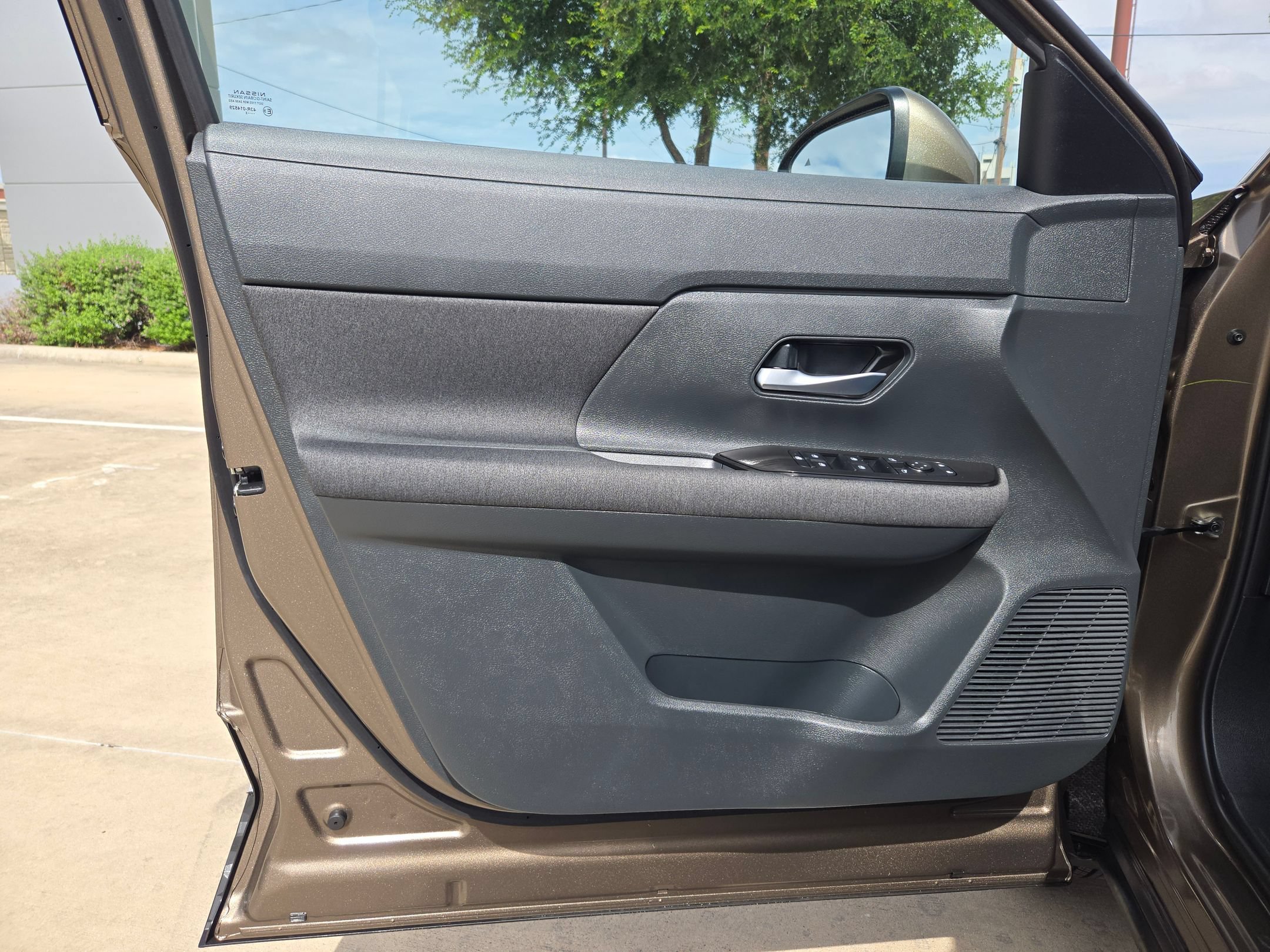 Certified 2025 Nissan Kicks SV FWD image 11