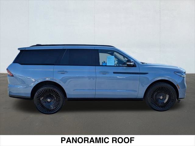 Used 2025 Lincoln Navigator Reserve w/ Jet Appearance Package image 6