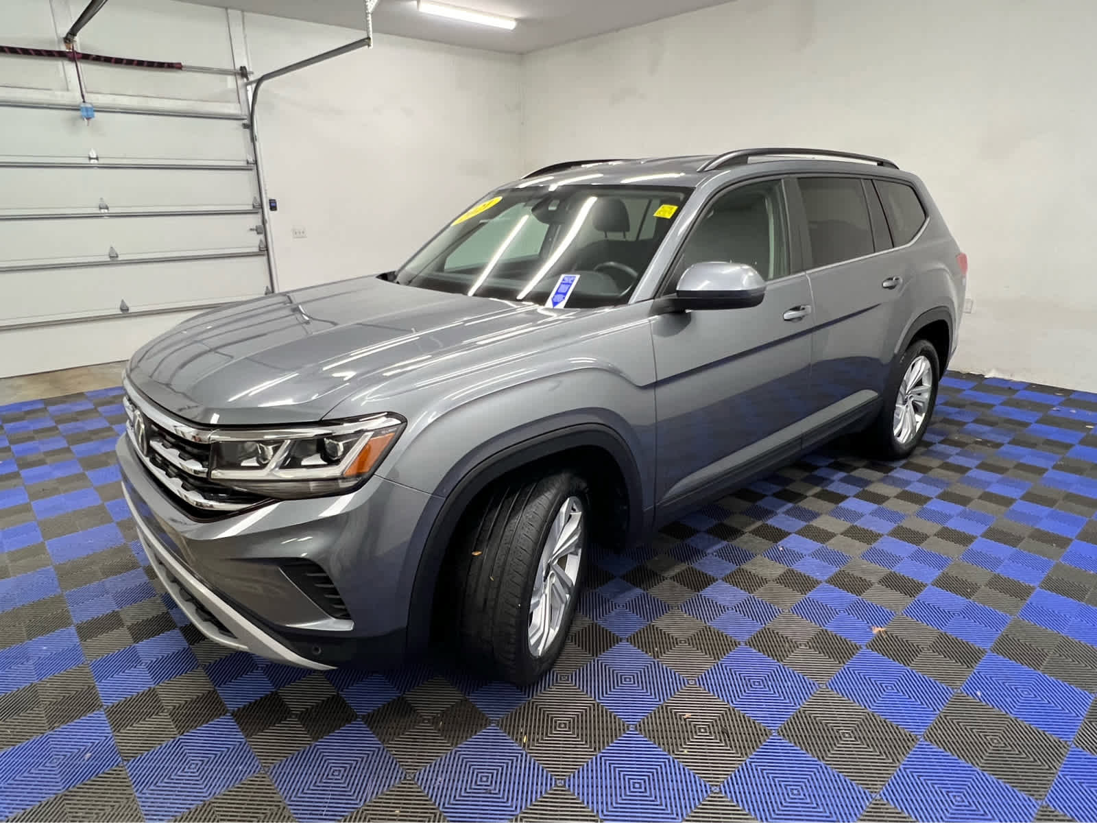 Used 2021 Volkswagen Atlas SE w/ Towing Package image 3