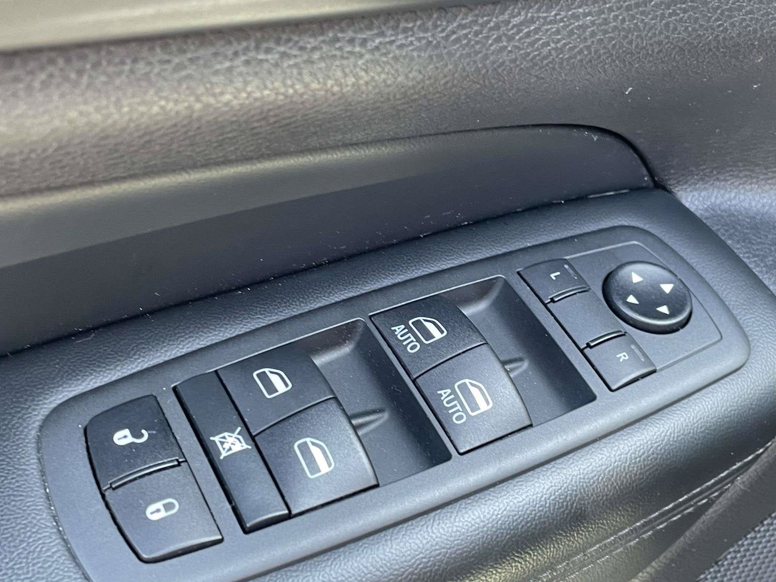 Used 2020 Jeep Grand Cherokee Altitude AWD/4WD image 16