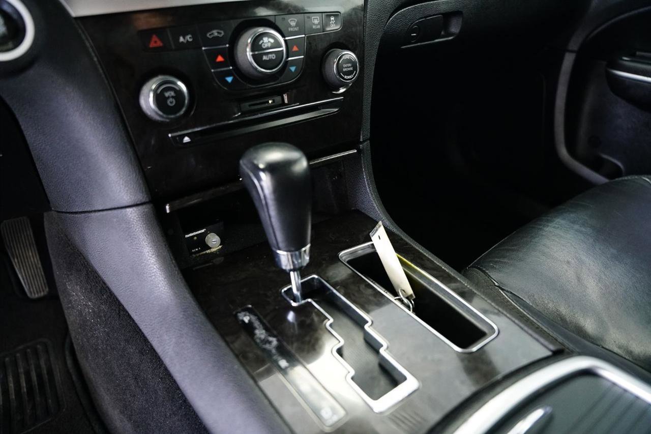 Used 2011 Chrysler 300 Limited image 20