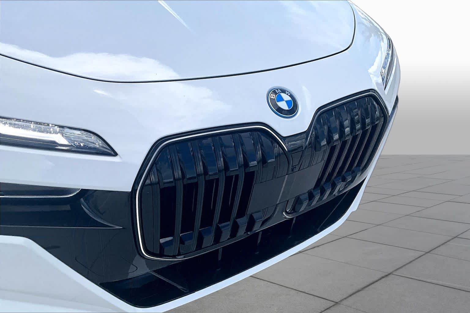 Used 2026 BMW 750e xDrive w/ Executive Package AWD/4WD image 27