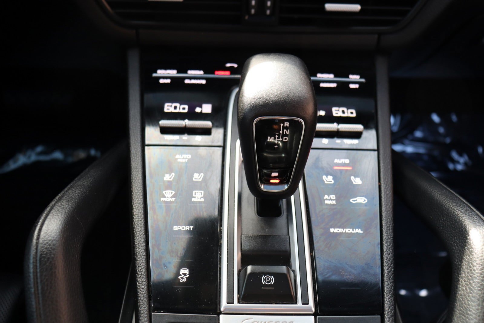 Used 2023 Porsche Cayenne Platinum Edition AWD/4WD image 23