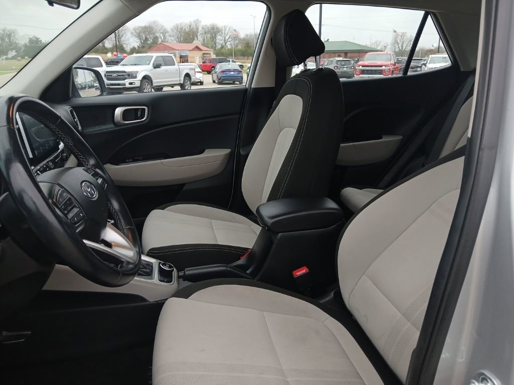 Used 2023 Hyundai Venue SEL image 29