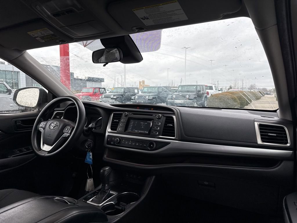 Used 2018 Toyota Highlander LE image 27