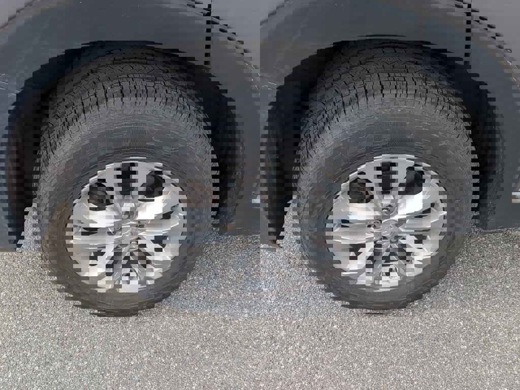 Used 2019 Hyundai Santa Fe SE image 9