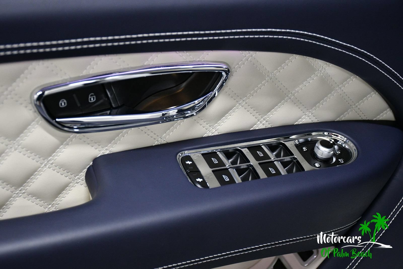Used 2023 Bentley Bentayga AWD/4WD image 32