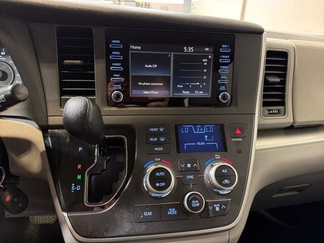 Used 2020 Toyota Sienna L FWD image 18