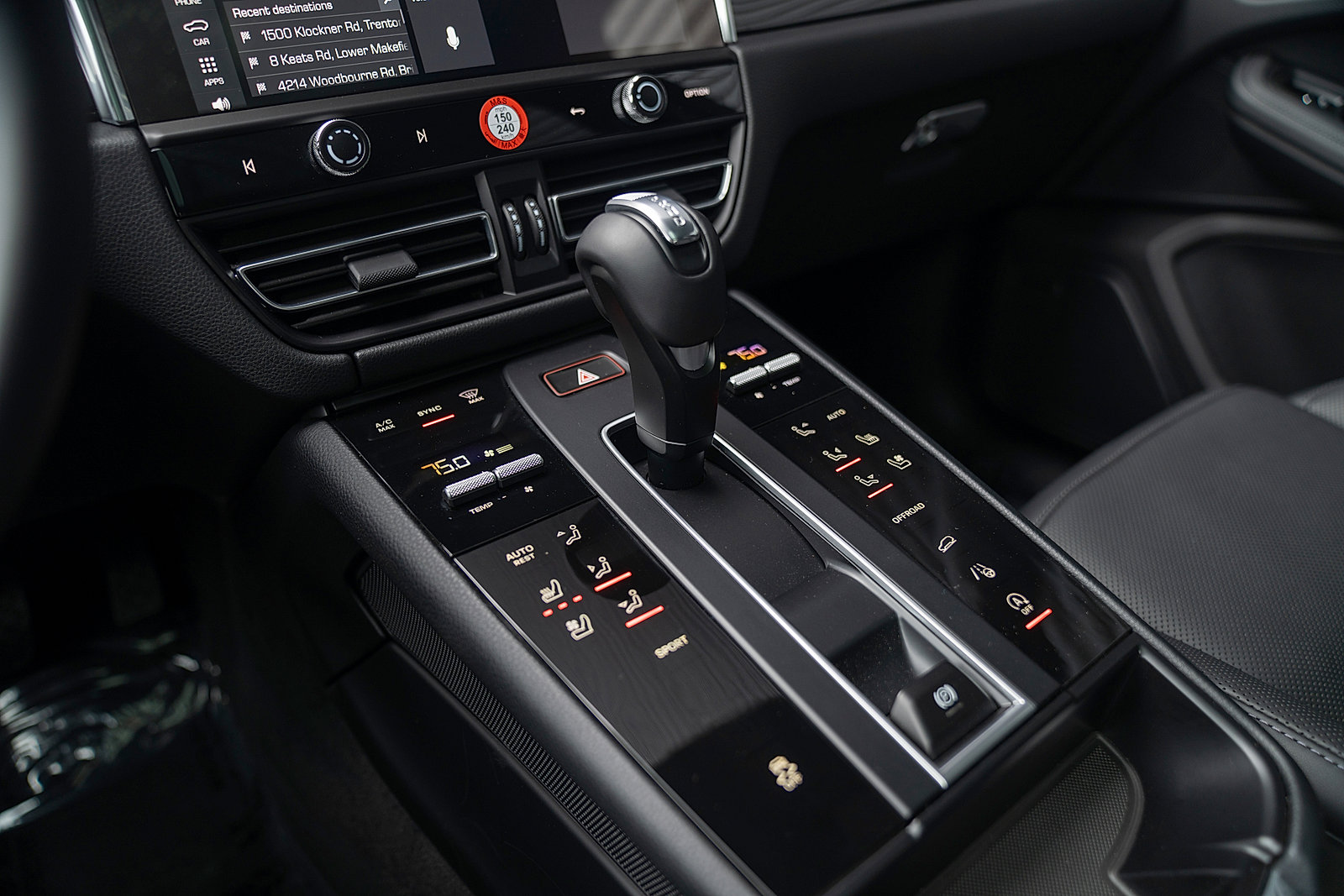 Certified 2026 Porsche Macan AWD/4WD image 14