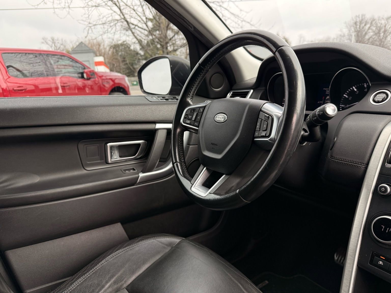 Used 2016 Land Rover Discovery Sport SE AWD/4WD image 16